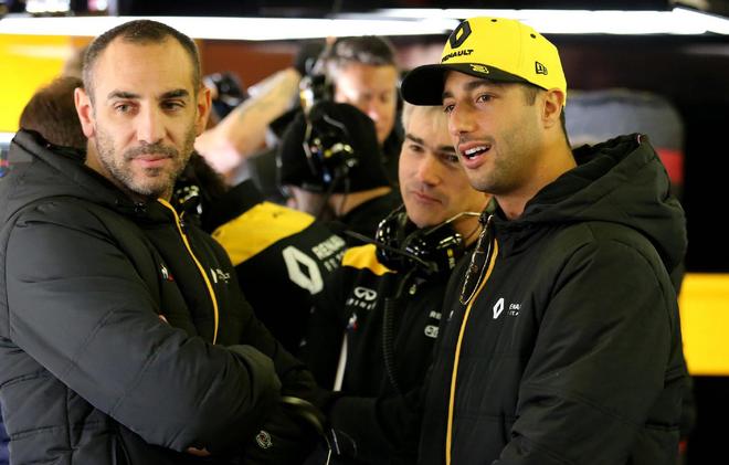 关于雷诺车队碾压索伯车队，汉密尔顿带队取胜的信息